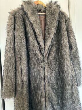 Luxury Faux Fur Coat - Gray